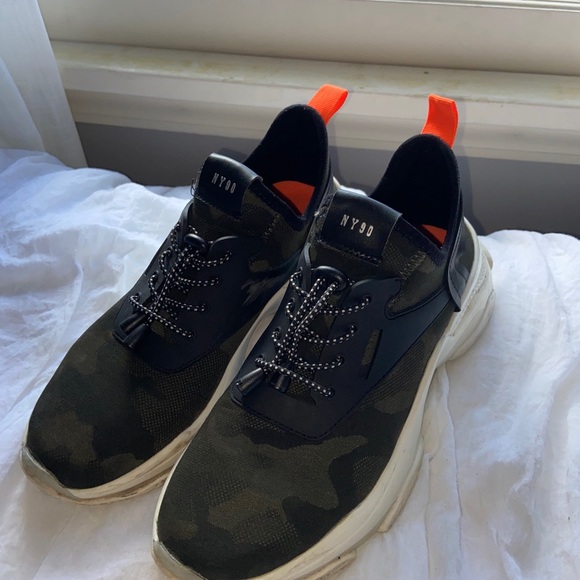 MYLES camouflage steve madden sneakers - Picture 2 of 4